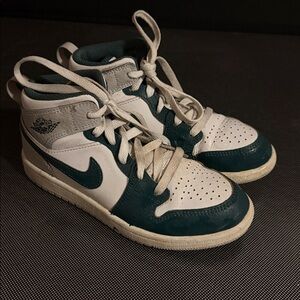 Nike High-Top Sneakers in Dark Green and White